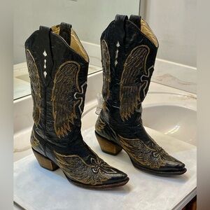 Vintage Corral Women’s Cowboy Boots Size 8M good condition clean interior
